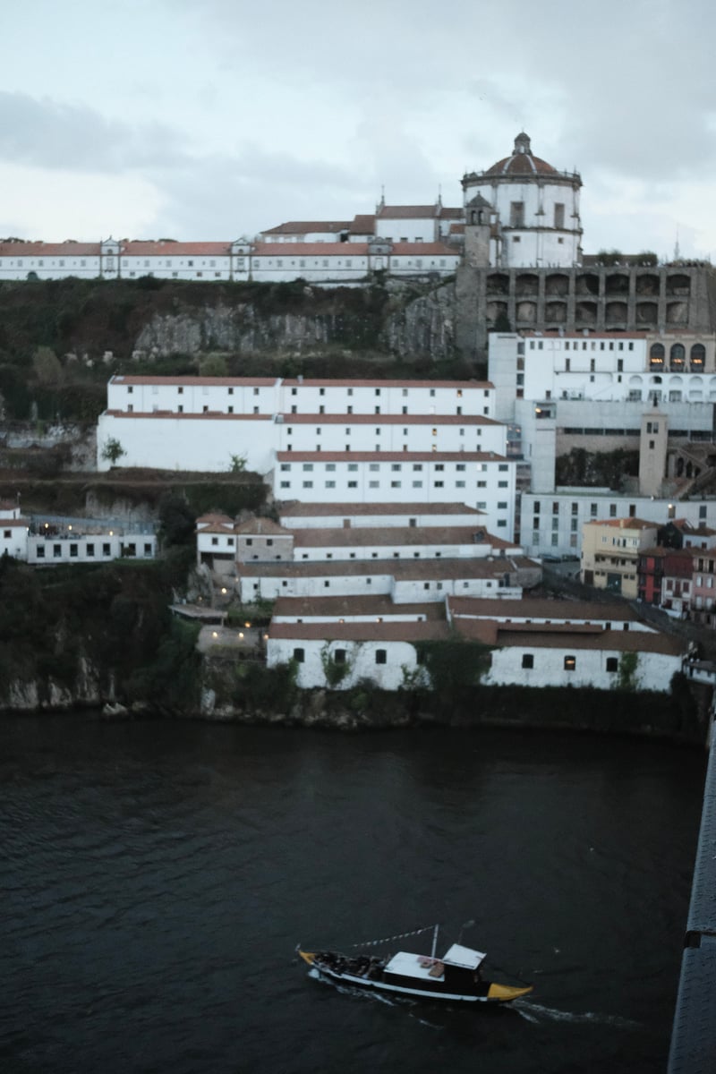 Black Ink River — Porto
